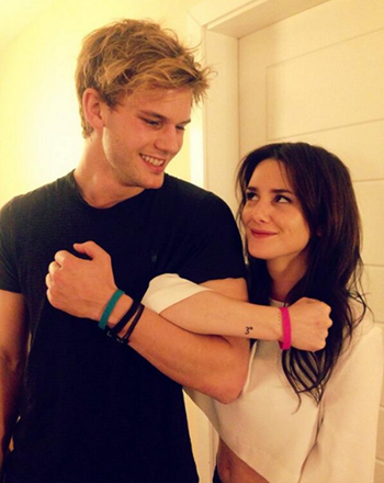 Jeremy Irvine and Addison Timlin